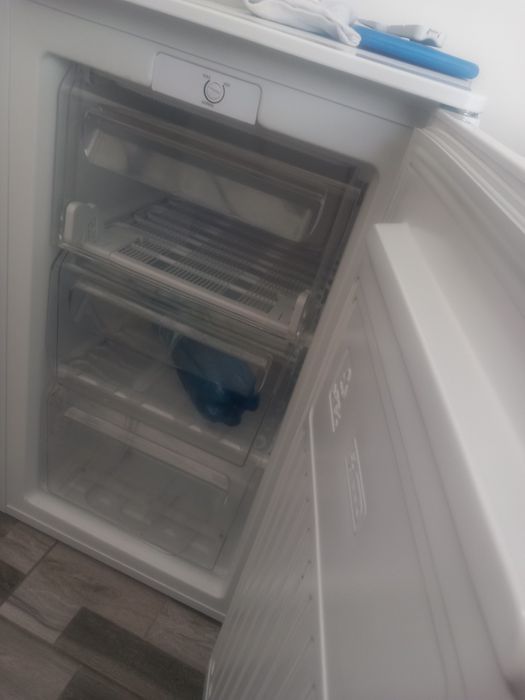 Electrocasnice: masina spalat haine, vase, uscator de rufe, congelator