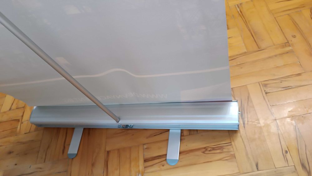 Рол банер стойка транспарант за реклама