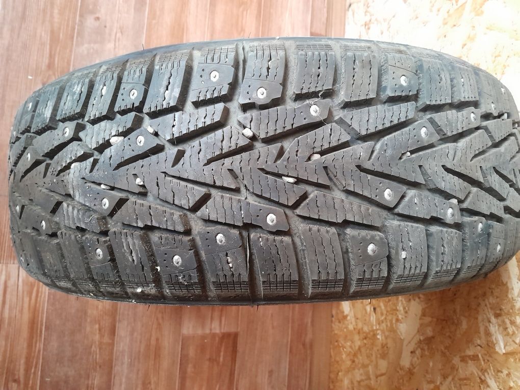 Продам  шипованную резину на 15