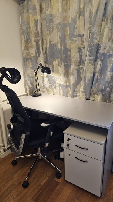 Birou 120x60  cu rollbox, scaun birou ergonomic si veioza