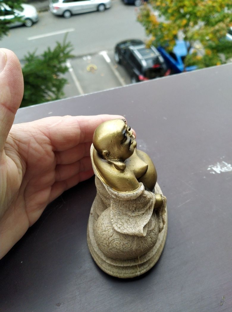 Budha vesel din piatra