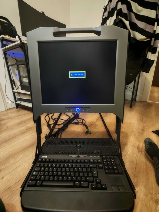 Dell HP535 server rack, screen an keyboard + full colour range screen