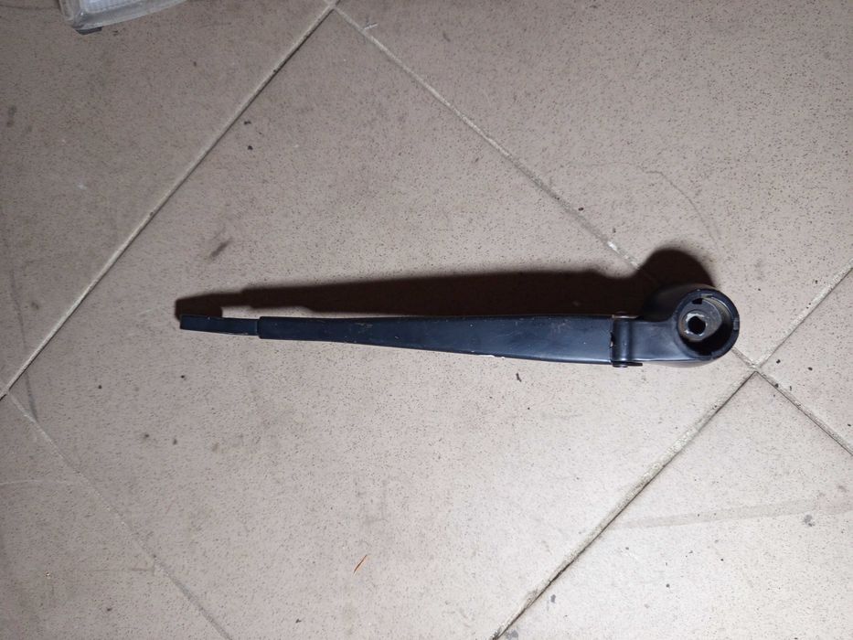 Рамо за  задна чистачка от Ауди 80 Б4 комби