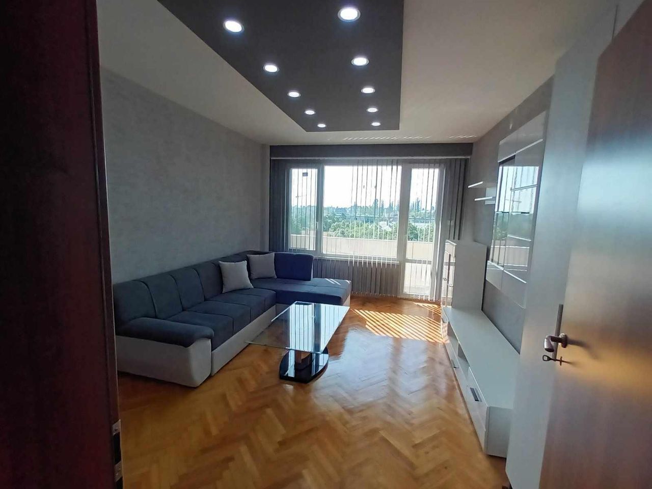 Дава се под наем Двустаен апартамент в София, Дружба 1 - 65 кв.м за 500 € - Снимка #1
