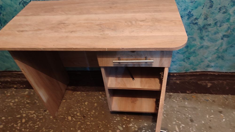 Стол для учебы или для работы