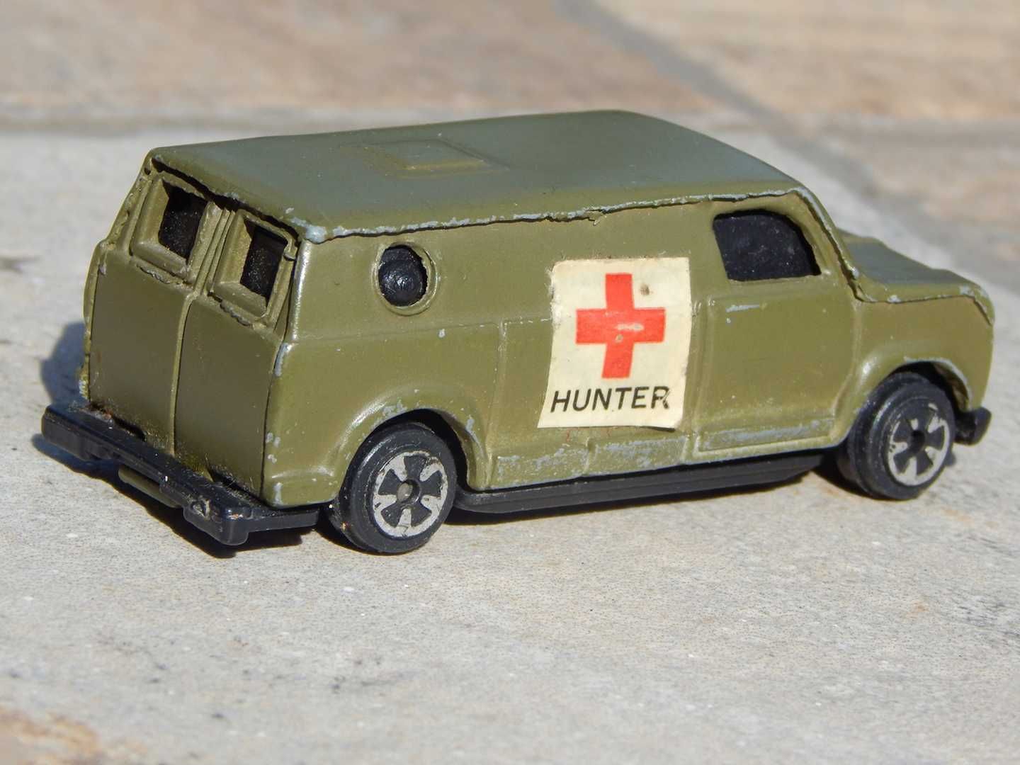 Macheta ambulanta militara Ford Econoline 1975 sc 1:64