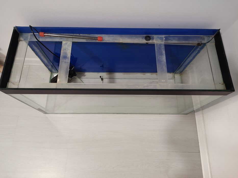 Akvarium 140-150 litr atrofida sotiladi!