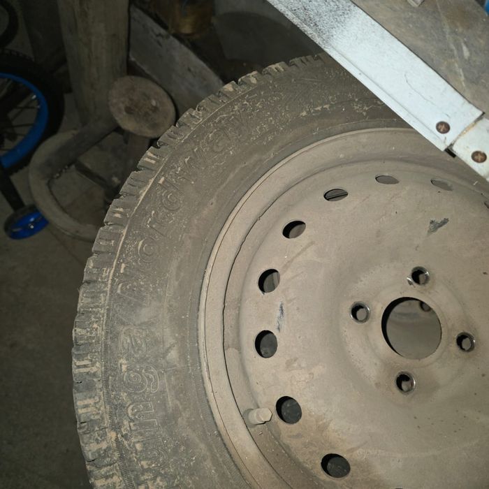 Продается зимние шины с дисками