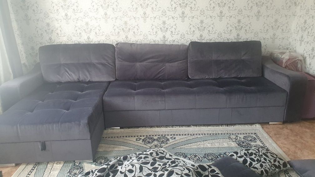 Продаётся диван.