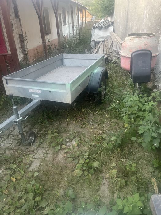 Vand remorcuță mai multe detali in privat