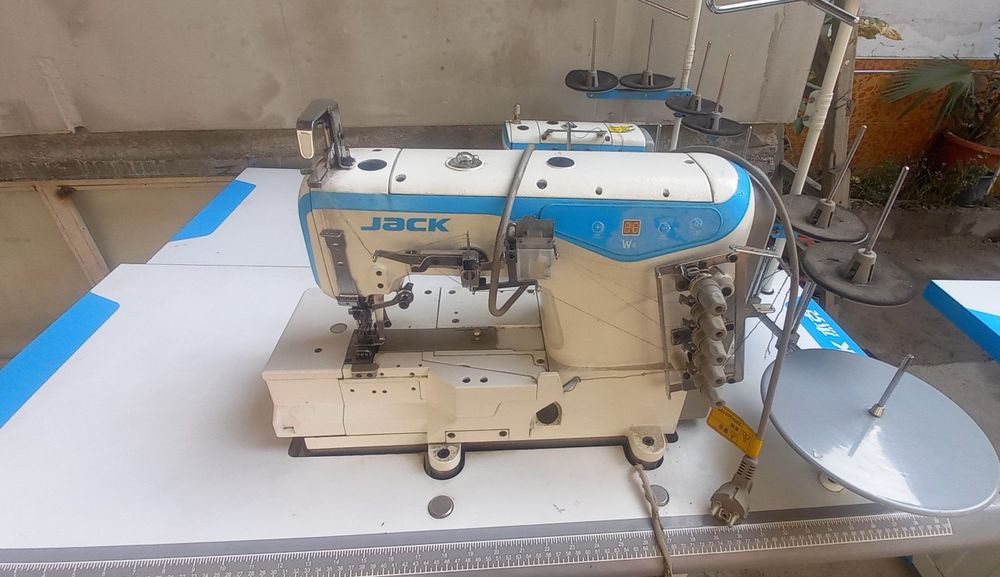 Tikuv mashinasi sotiladi