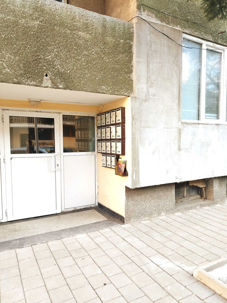 Продава се Двустаен апартамент в Перник, Център - 68 кв.м за 1013 €/кв.м - Снимка #8