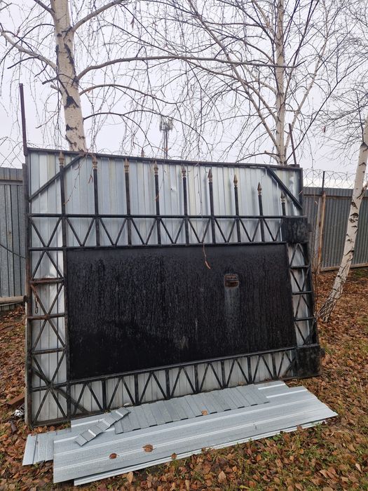 Продам ворота металические 2.5*2 м. и колитка