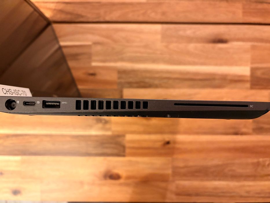 Dell Latitude 5400 cu ecran Touchscreen