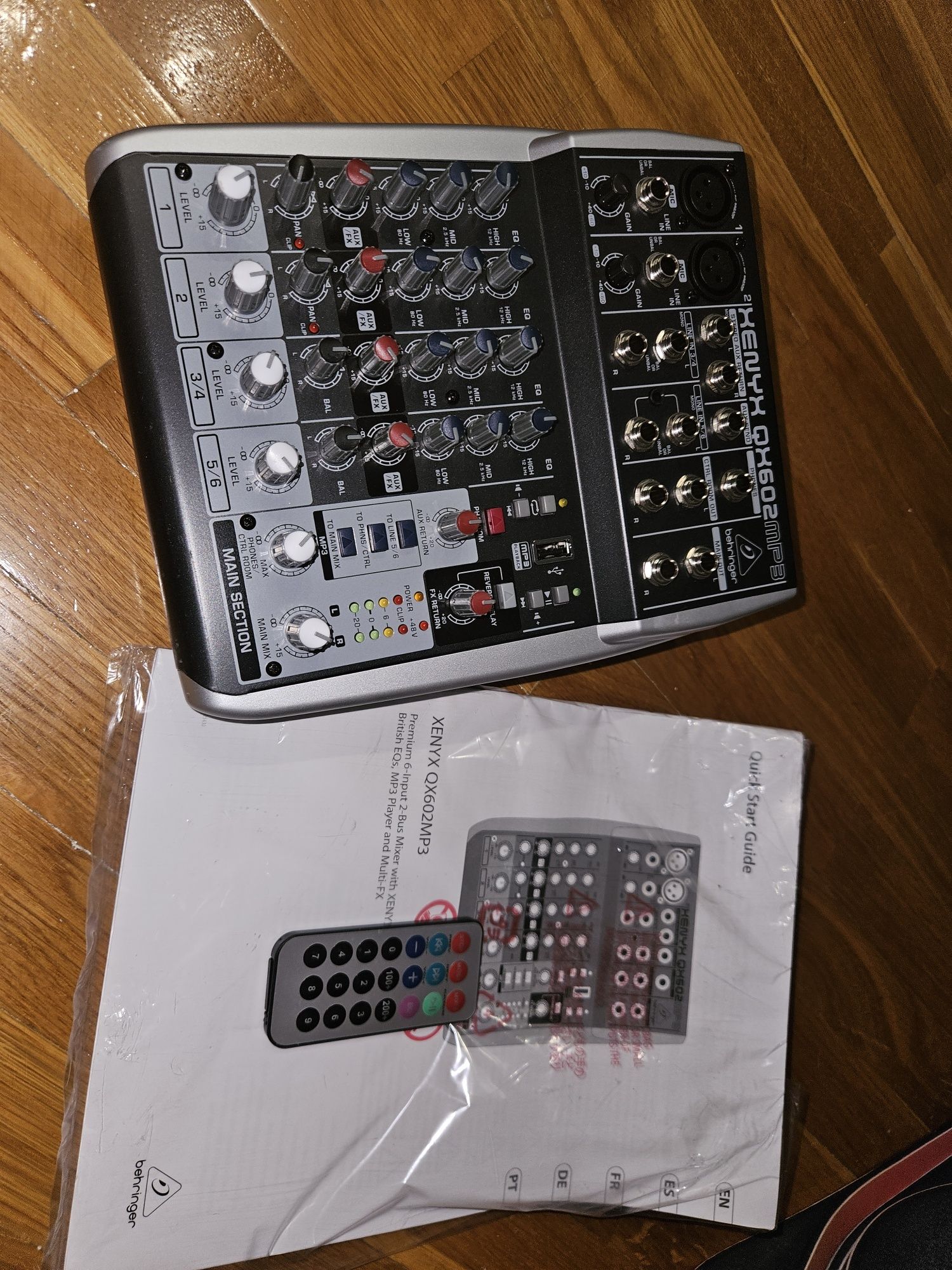 Микшерный пульт XENYX QX602 MP3 Behringer