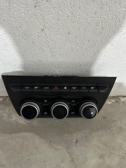 Climatronic / comanda centrala Dacia Duster 2 HJD model full