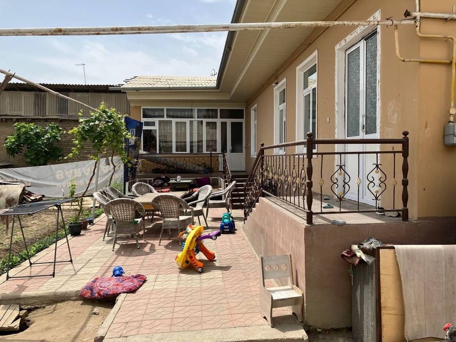 Мухаеда  ховлини  бир  кисми  сотилади. 57 000  $ Раксанани оркаси9397