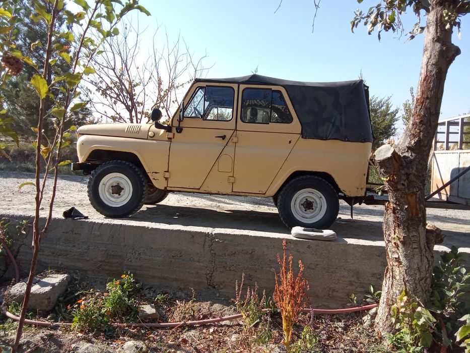 Uaz tachkasi bilan srochno sotiladi