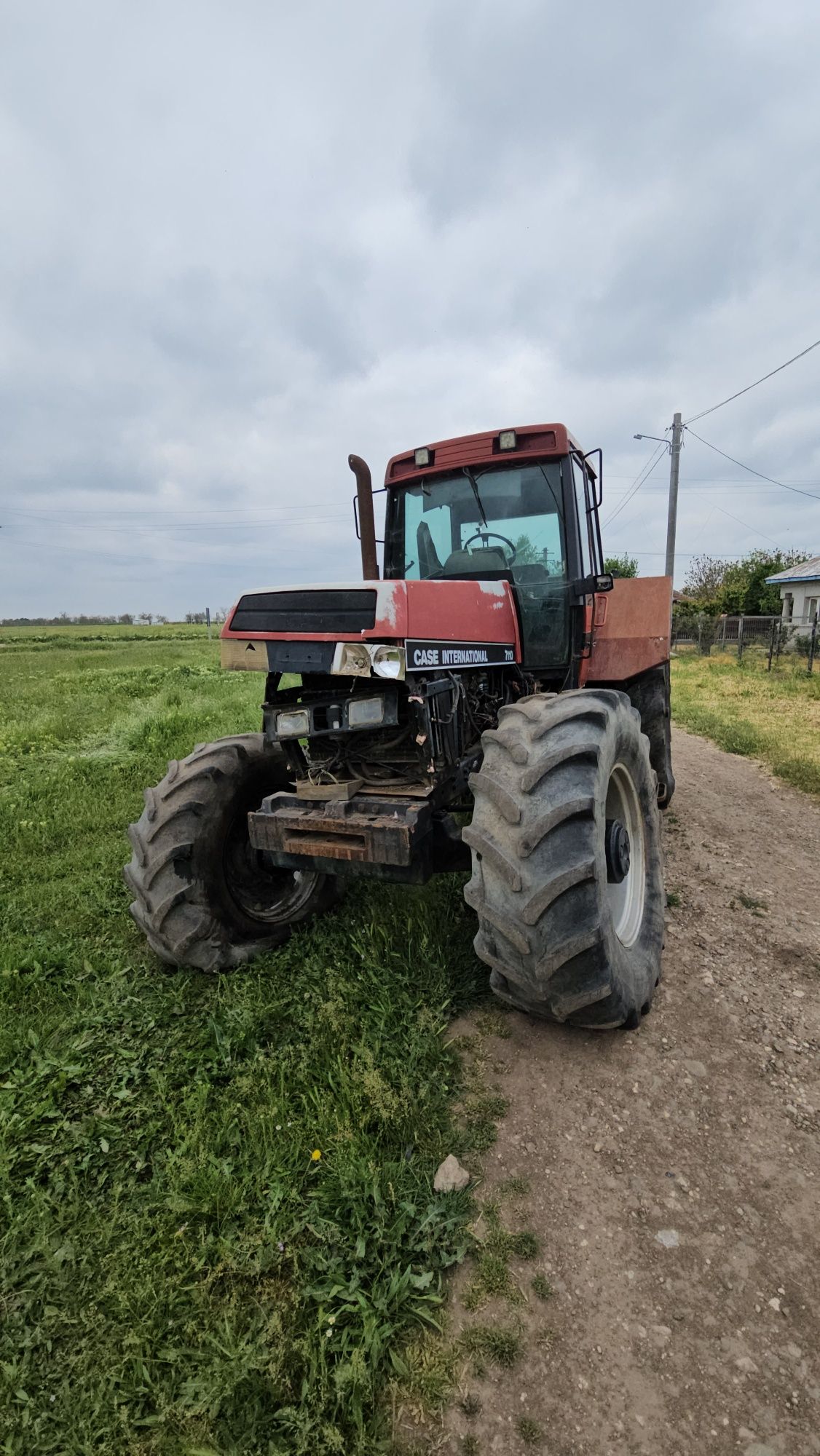 Vând urgent tractor case magnum  internațional