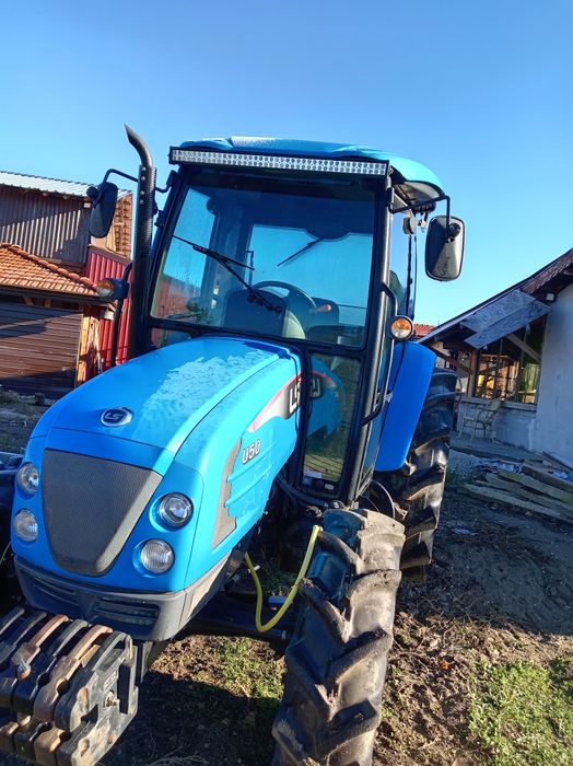 Продавам два броя трактори Ls,