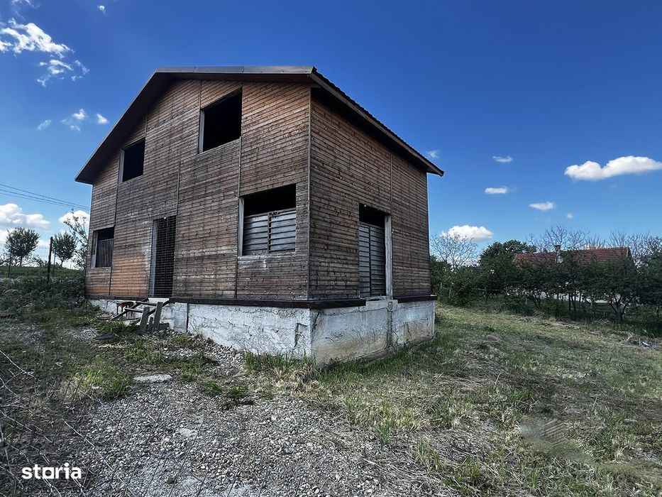 Casa din lemn - Saldabagiu de munte - Teren 1000 mp.