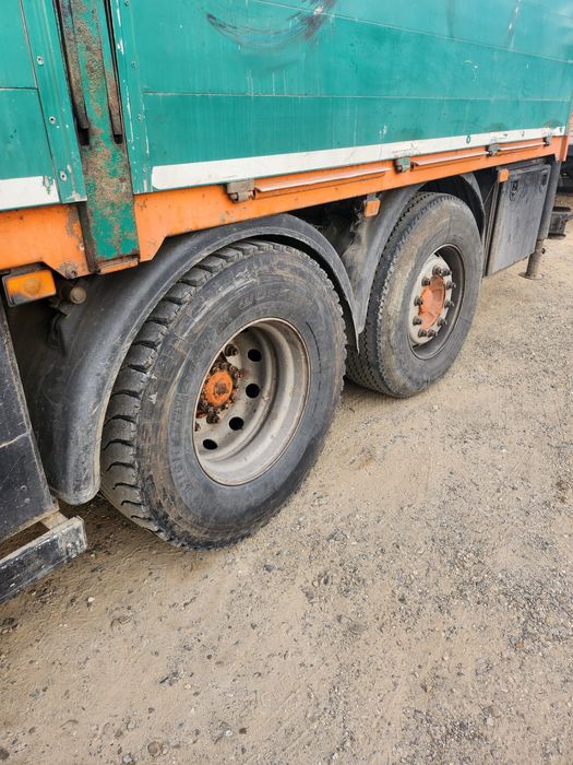 Camion Volvo cu macara de vanzare sau de inchiriat