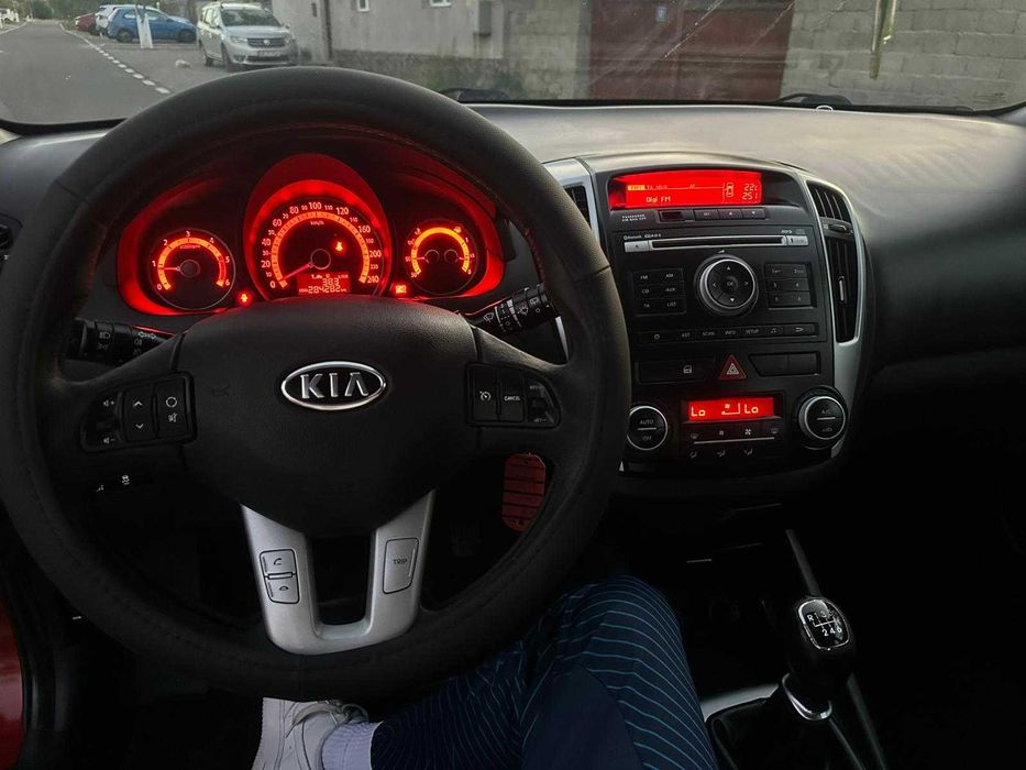 Kia ceed 1.6 Diezel 2012