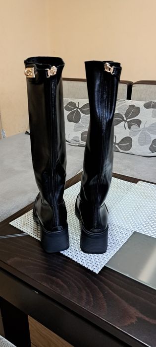 Нови дамски ботуши, кожени с цип страхотен модел