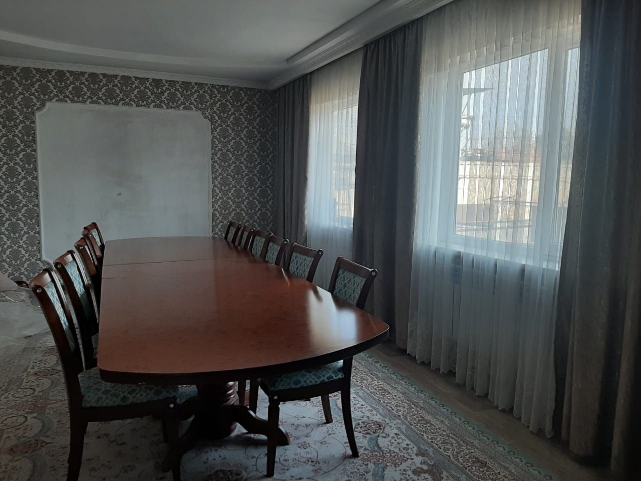 Продам стол и стулья в хорошем состоянии