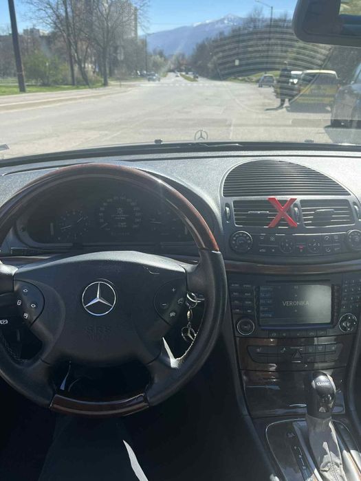 Мерцедес Е220 в движение