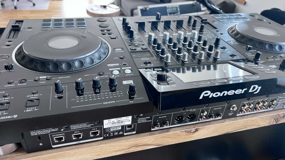 Consola DJ Pioneer XDJ XZ + Flightcase + Decksaver (Nu RX2 RX3 RR AZ)