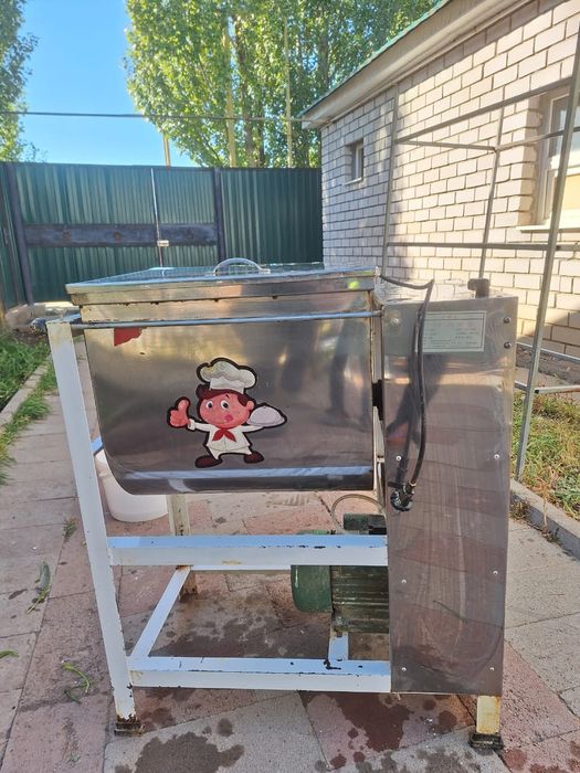 Продам тесто мишалку и форму для хлеба  48 шт
