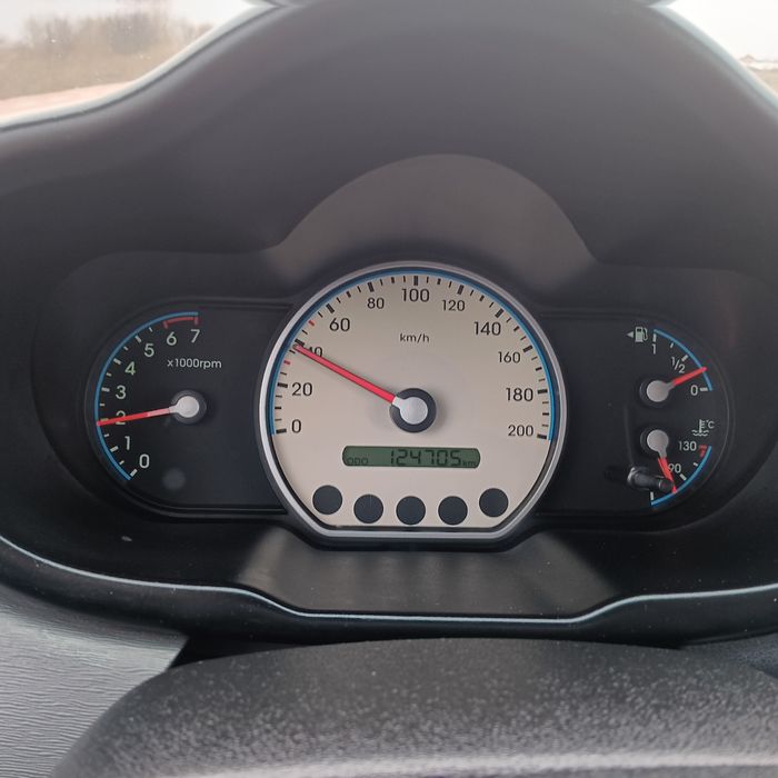 Vând hyundai i10 2010