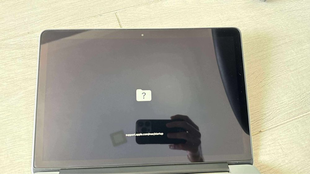 Macbook fara ssd si baterie cu incarcator