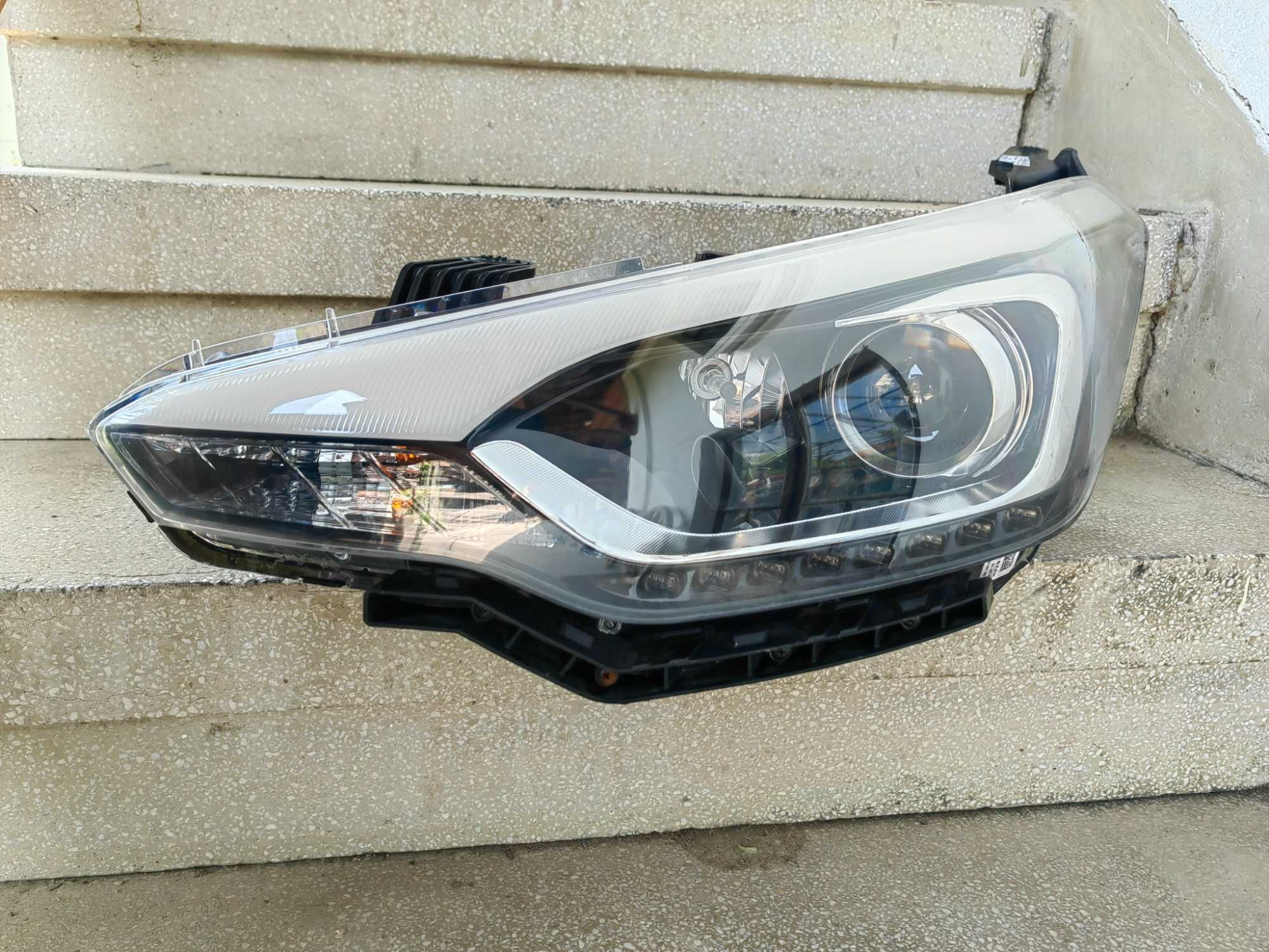 Фар Hyundai i20 LED ляв / Фар Хюндай И20 Оригинален