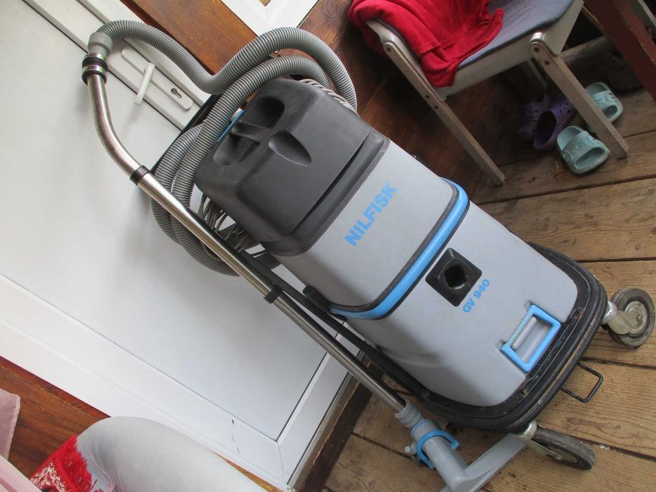 aspirator profesional  nilfisk /lichide
