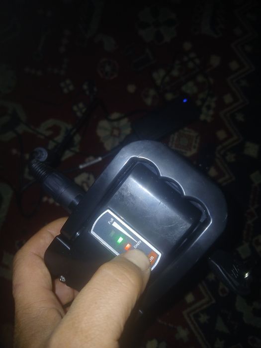 Vând baterie pentru bicicletă electrică de 48 de volți plus încărcător