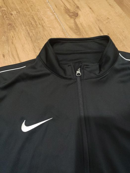 Bluza Nike mărimea XL persona înaltă