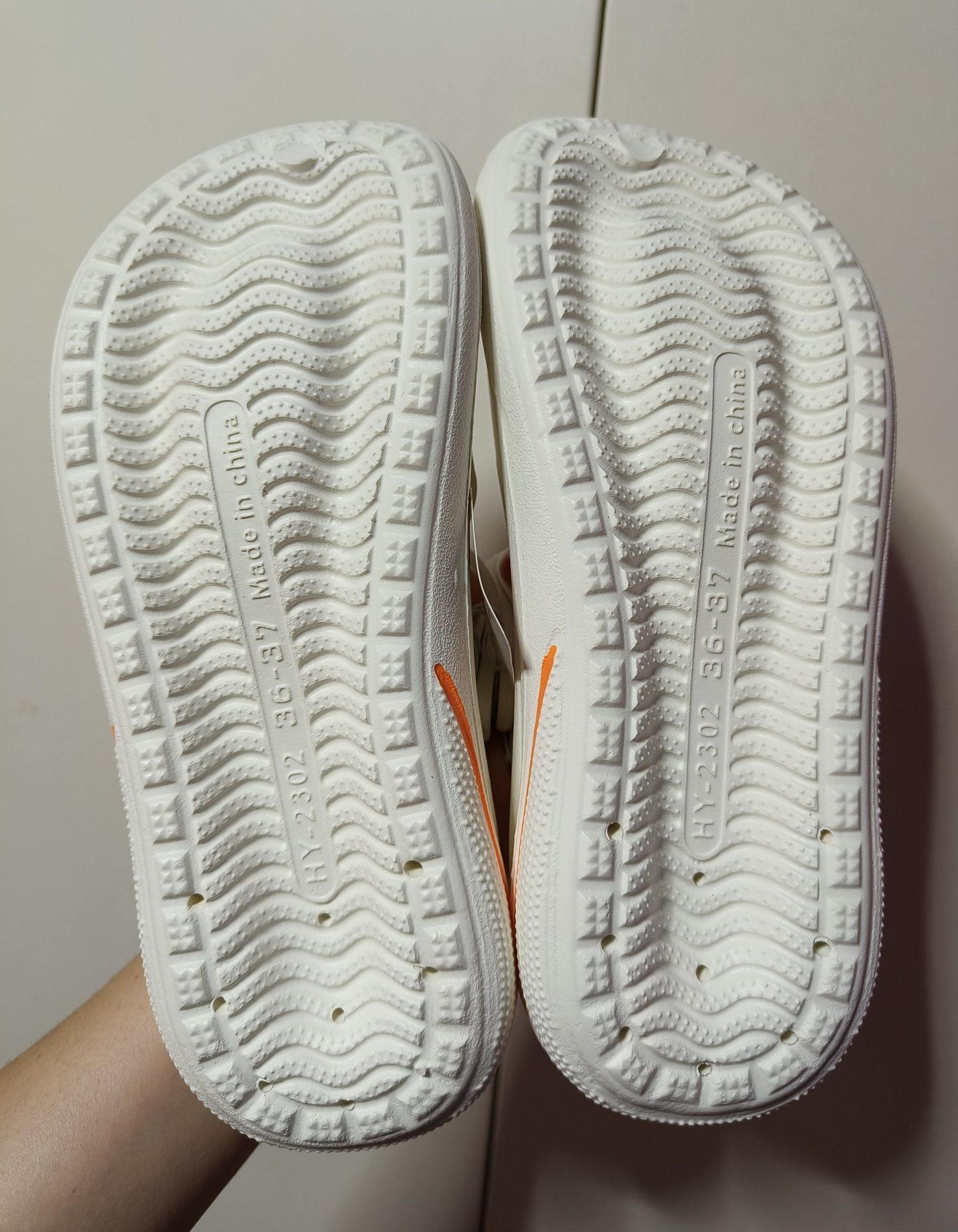 Saboți noi CROCS