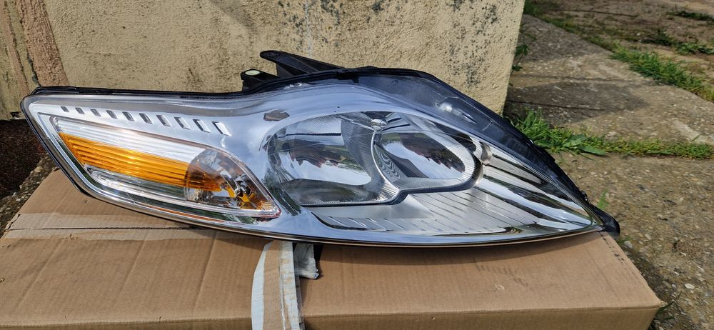 Far dreapta complet FORD MONDEO MK4 2012
