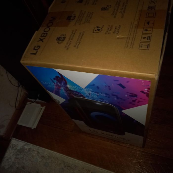 Портативная колонка LG XBOOM