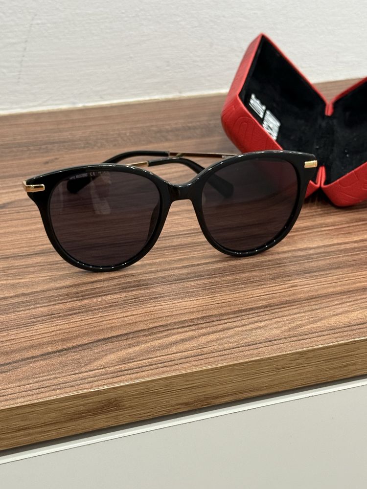 Черни слънчеви очила Love Moschino