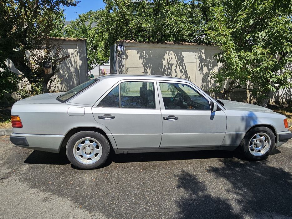 Vand Mercedes W124, E230, atestat vehicul istoric, aer conditionat