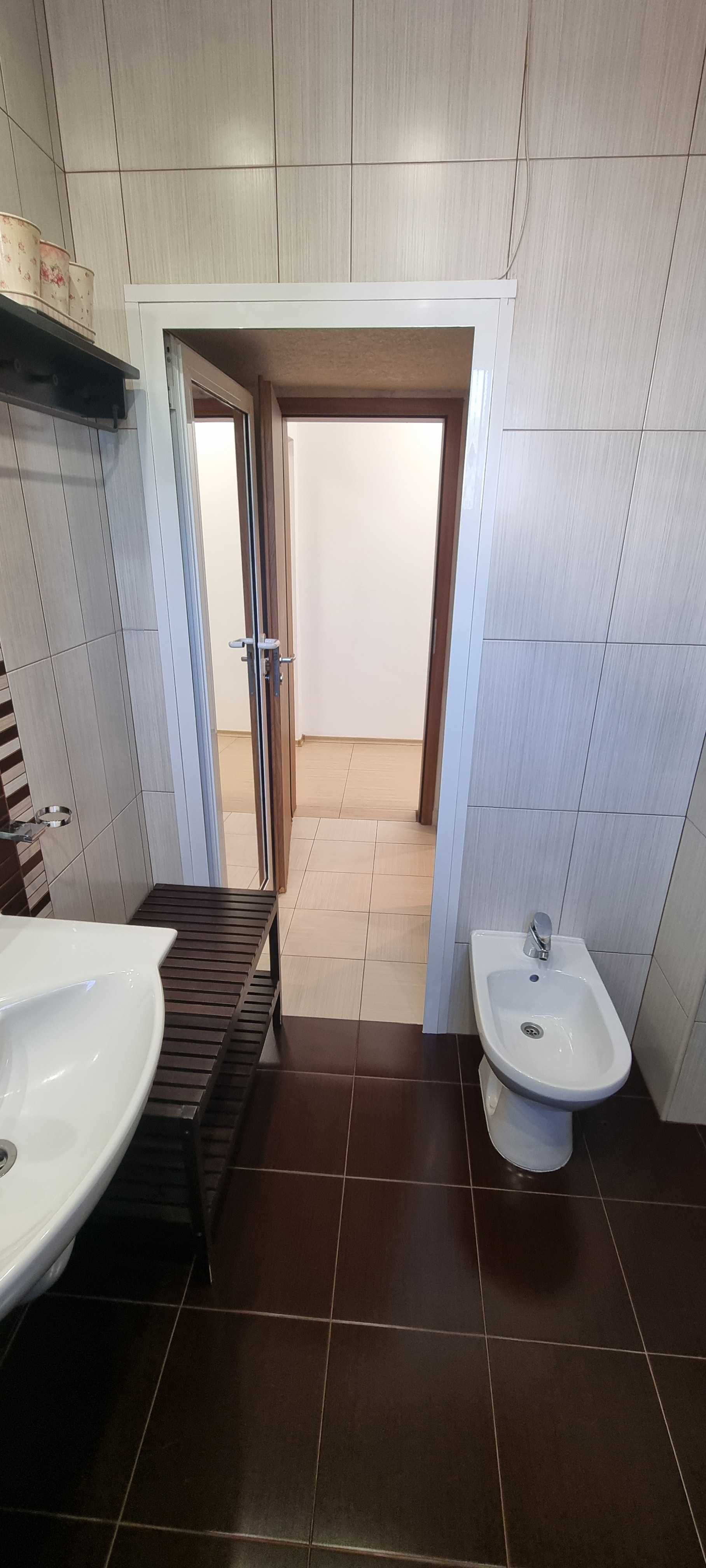 Продава се първи етаж от триетажна къща в кв.Горна баня