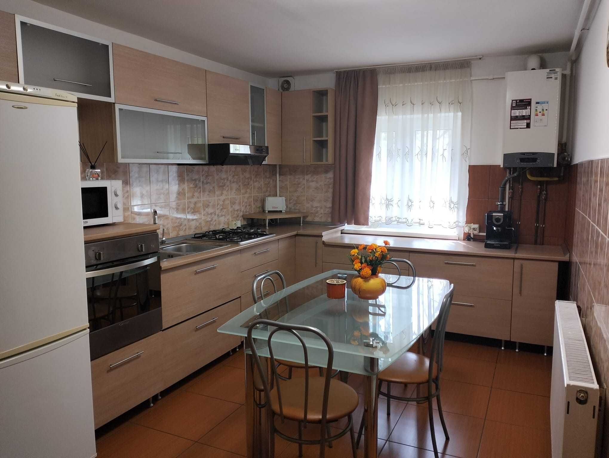 Inchriez apartament 2 camere situat pe Aleea Dobrogei.