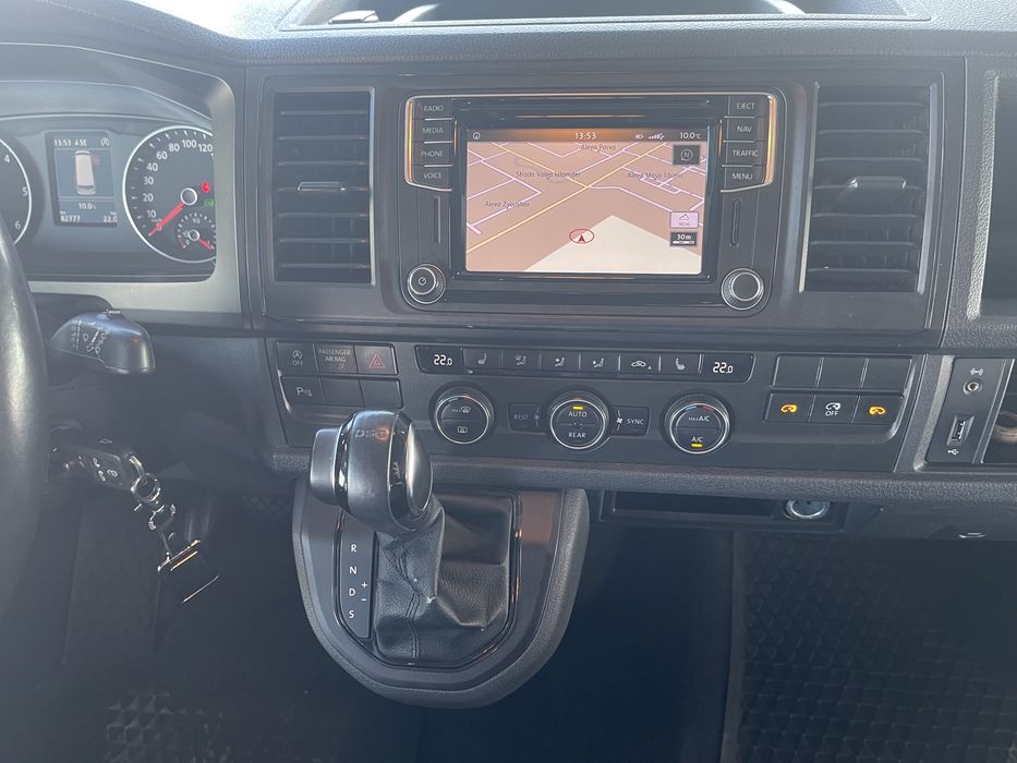 Inchiriere microbuz 8+1 VW Caravelle AUTOMAT