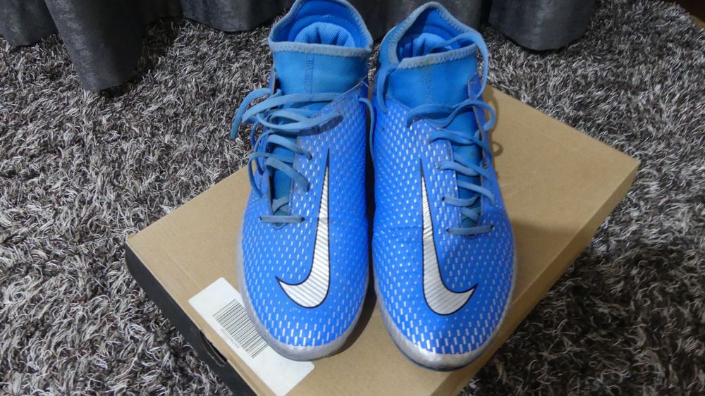 Ghete de fotbal Nike Phantom
