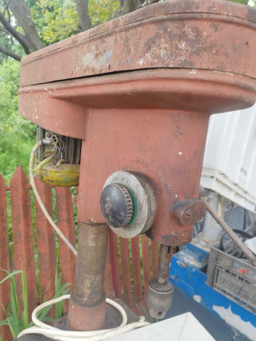 Mașină de găurit cu coloana mare