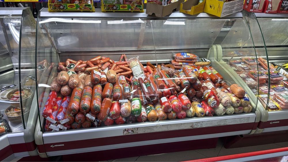 Продам витриные холодильники количество пять штук по