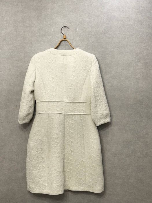 Легкое кремовое пальто-платье